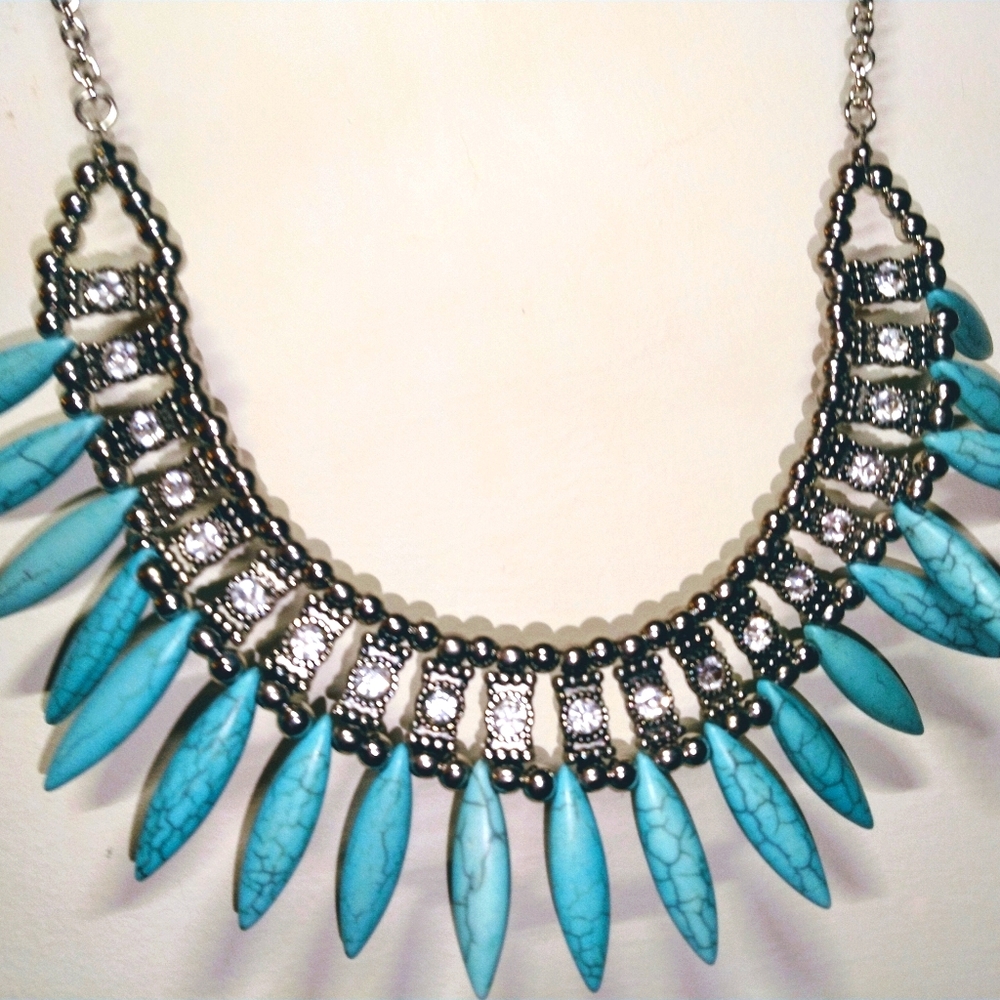 Vintage never worn faux tourquoise bib necklace